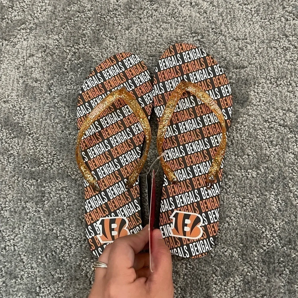 FOCO NFL Bengals NWT Sandals Size Small